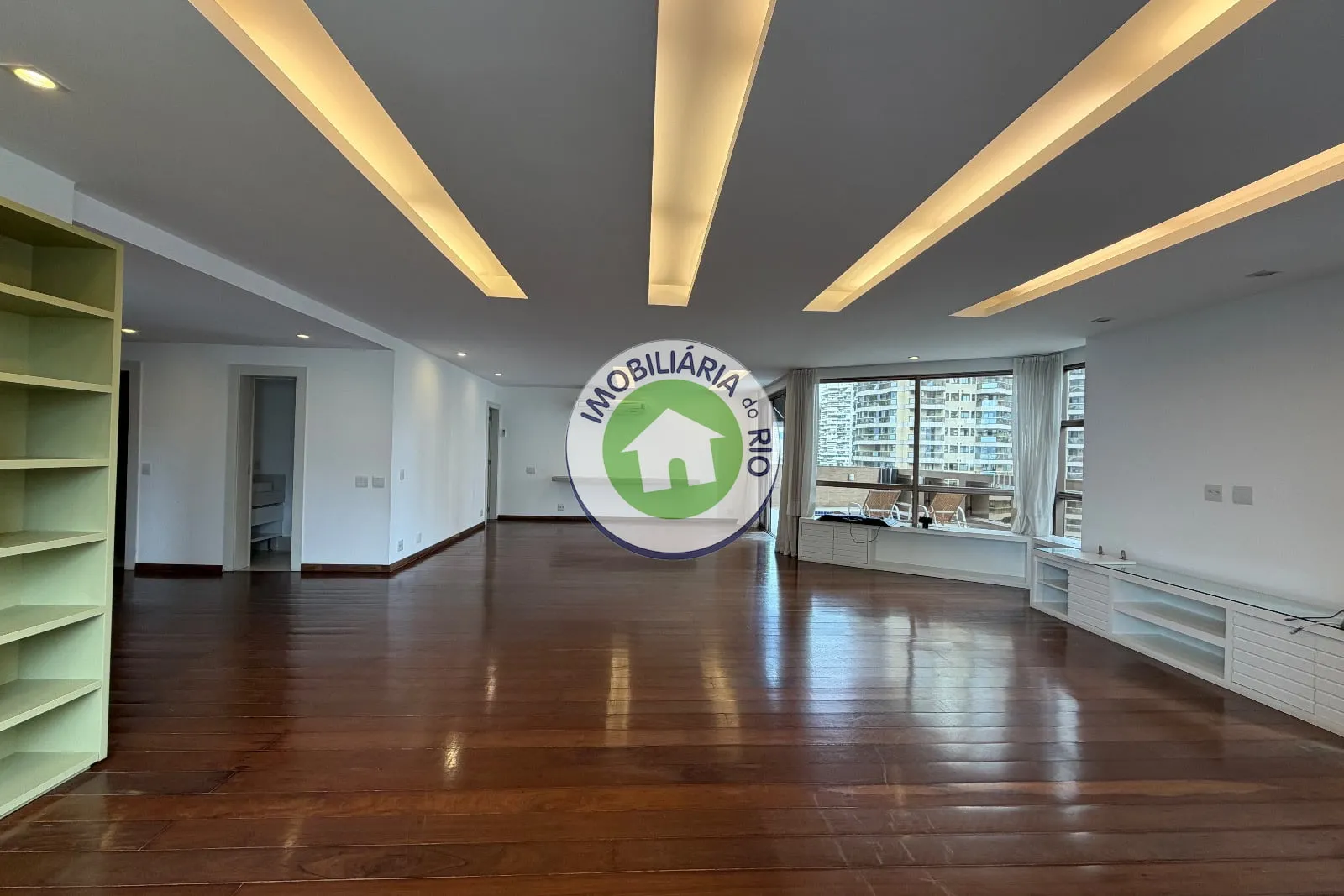 Apartamento sem mobília com 4 quartos e 5 banheiros — photo 4