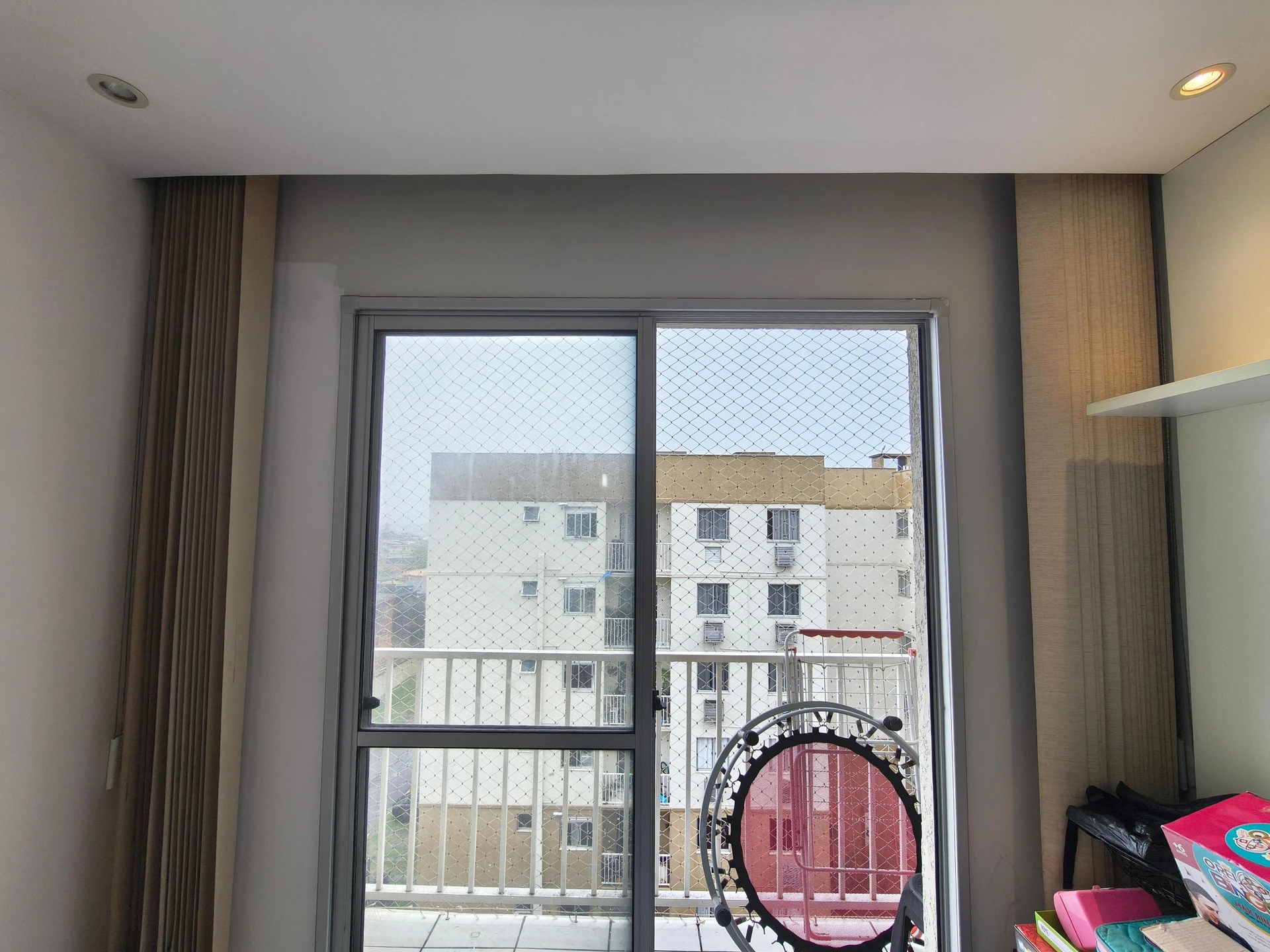 2-bedroom apartment in a building with a gym — photo 8