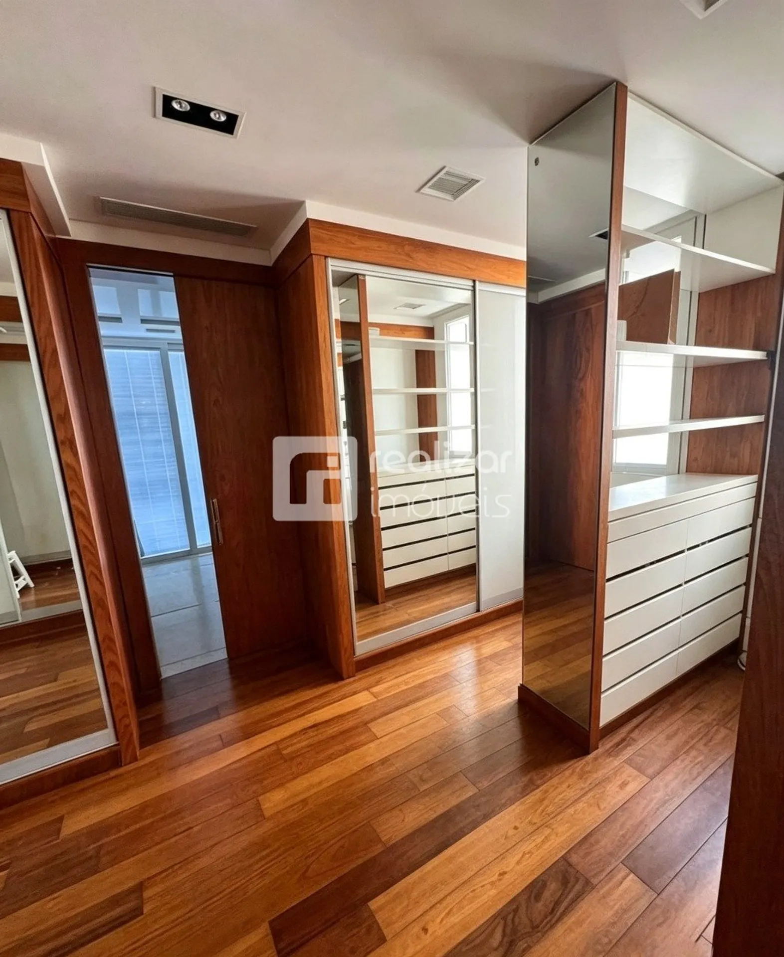 Garden in a 5-bedroom house, 709 m² — photo 15