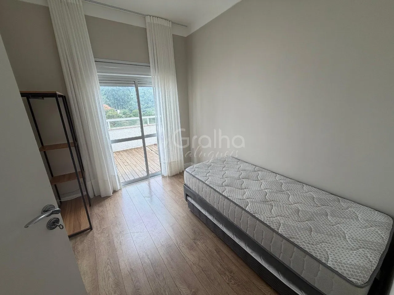 3-bedroom apartment with a bathtub in Florianópolis — photo 9