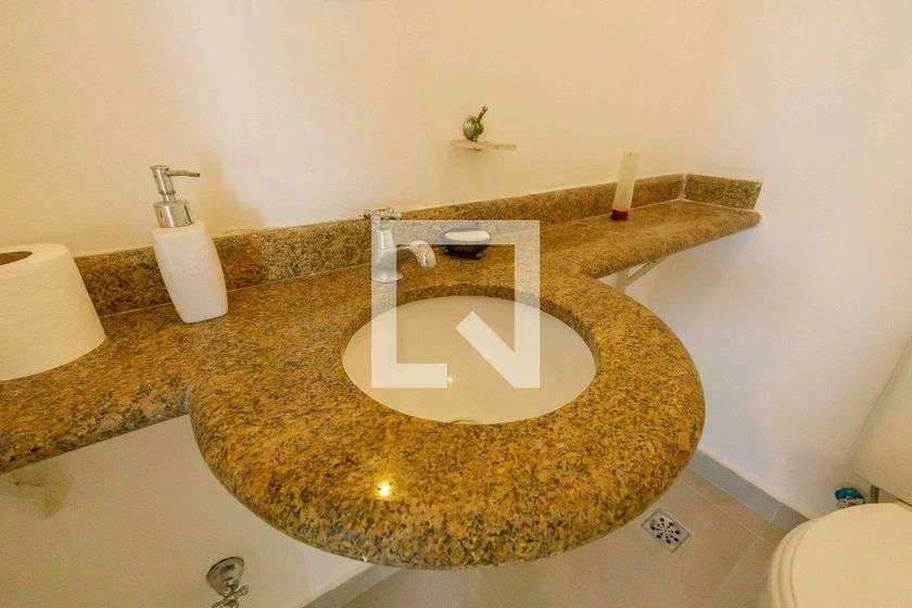 Furnished 73 m² apartment with 2 en-suite bedrooms — photo 32