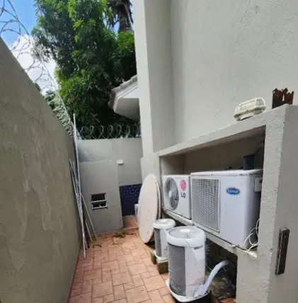 Casa com janelas do piso ao teto, Barra da Tijuca — photo 18