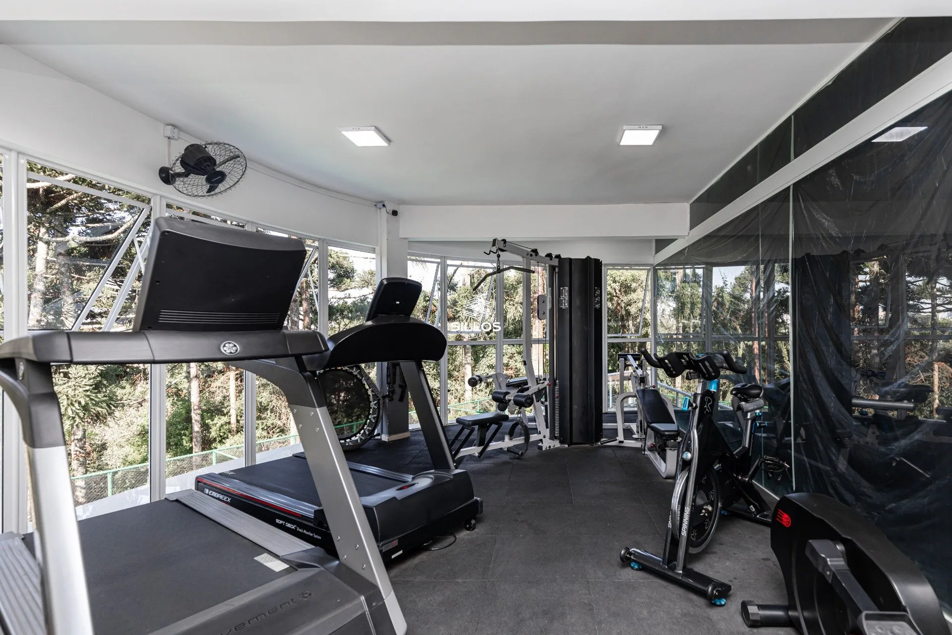 Condominium house with 5 bedrooms and 4 en-suites with balcony — photo 47