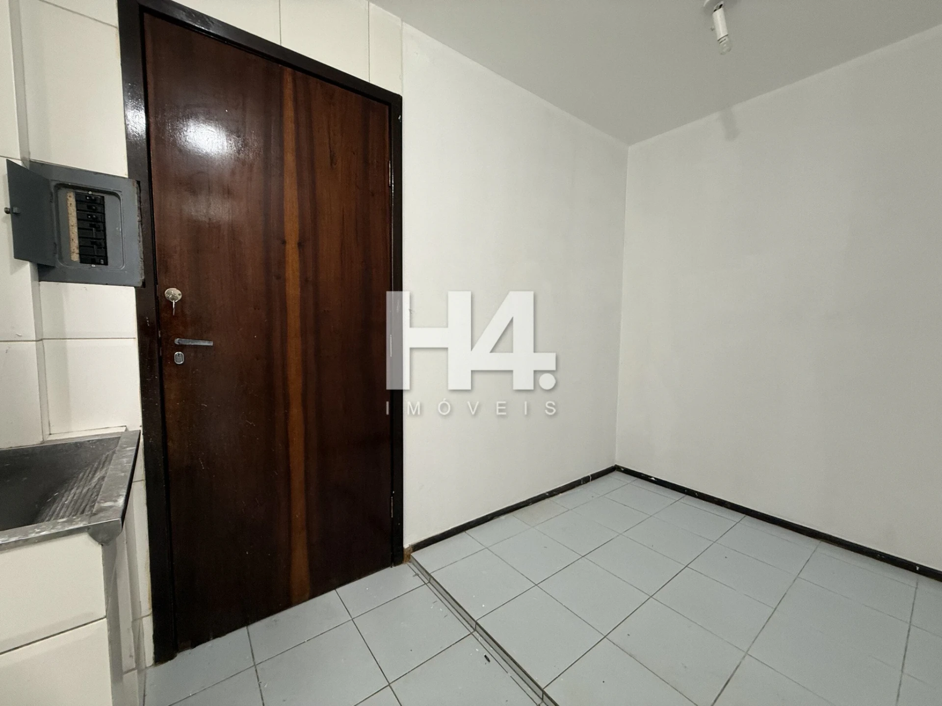 Квартира з 3 спальнями та дерев'яною підлогою або ламінатом — photo 7