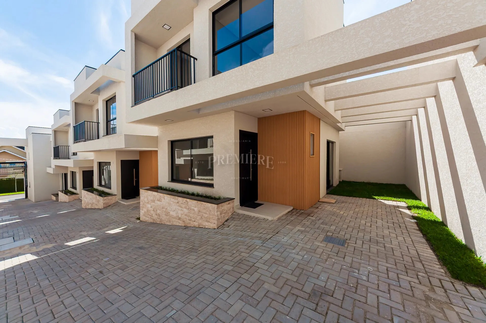 House, 97 m², with a glass-enclosed balcony — photo 8