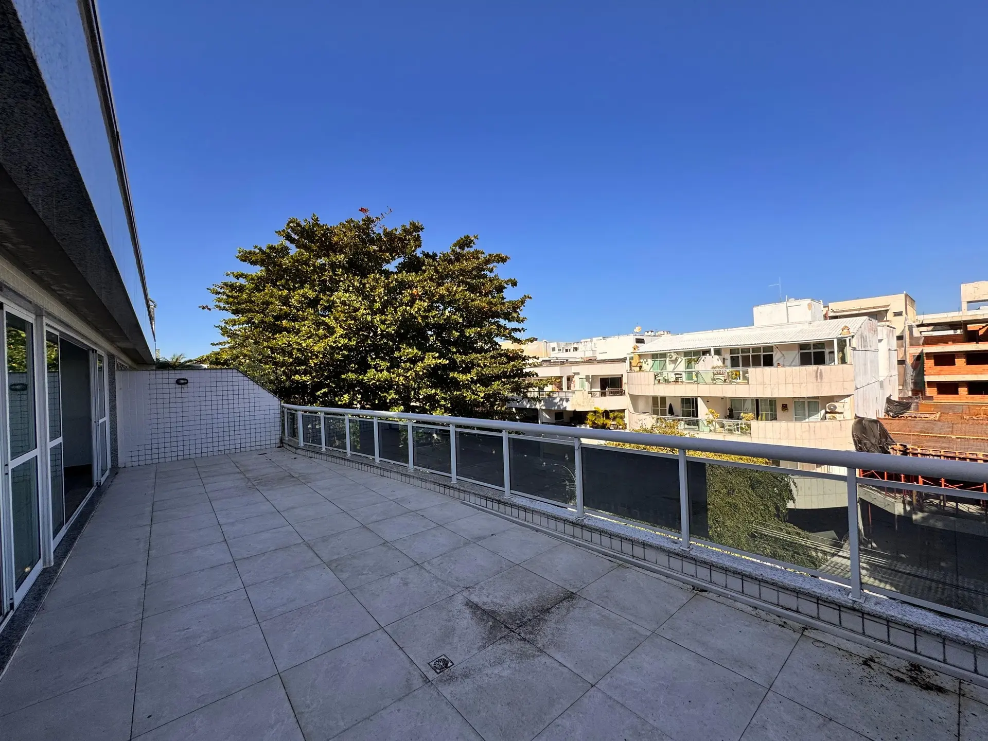 Apartamento, 233 m², com janelas do piso ao teto — photo 34
