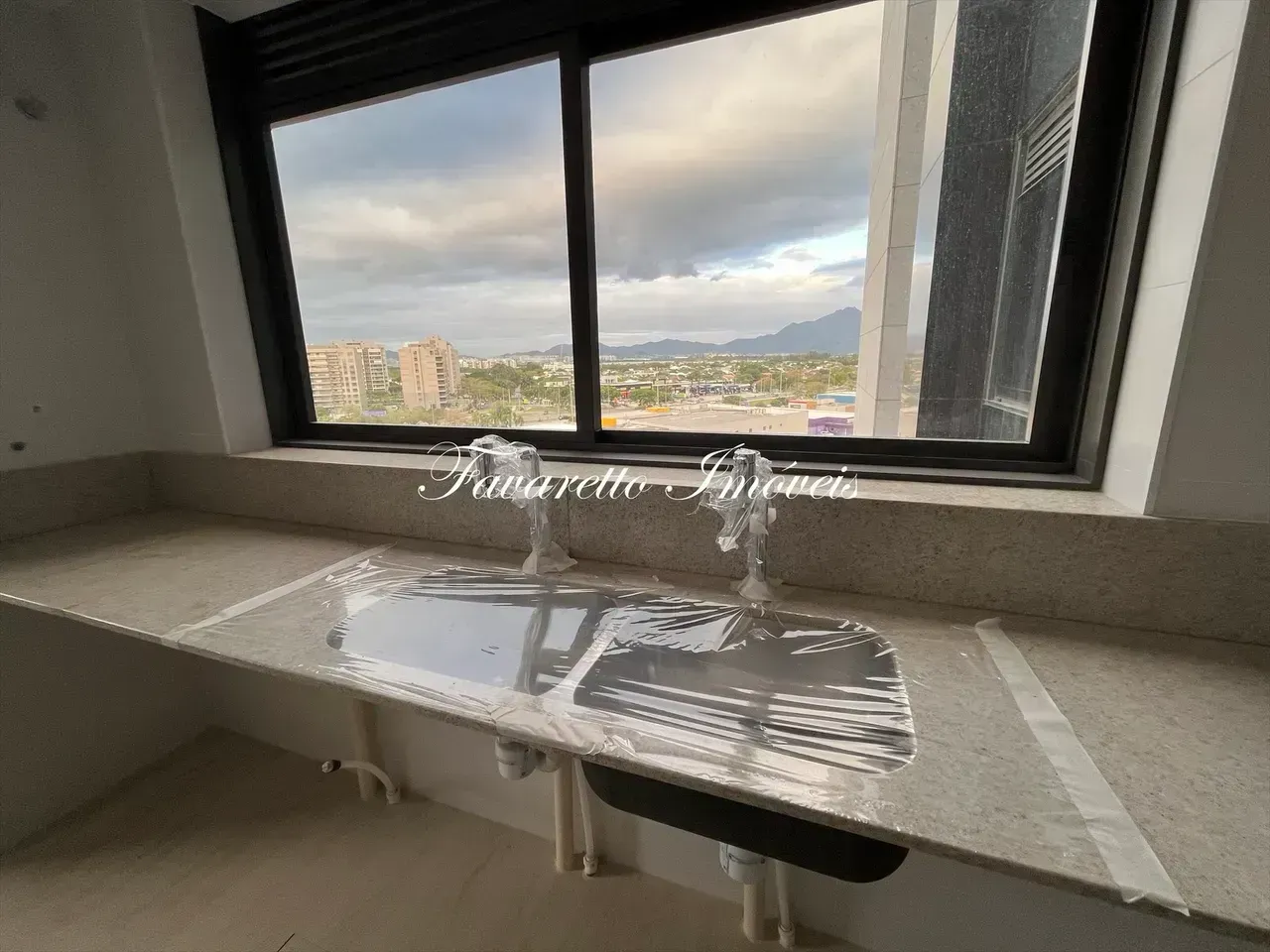 Apartment with 4 suites and a closed-off kitchen — photo 21