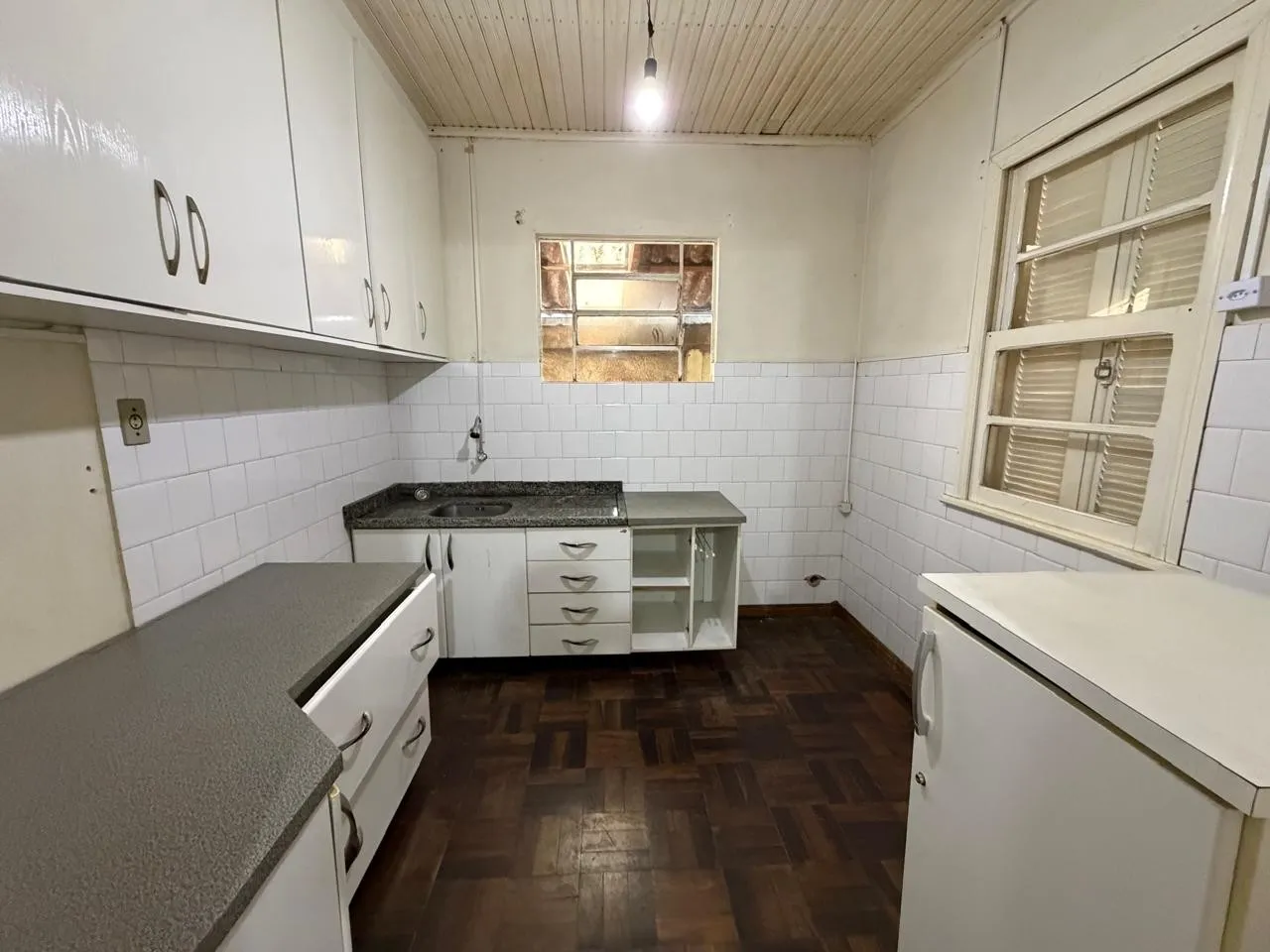 2-bedroom house with wood or laminate floors — photo 5