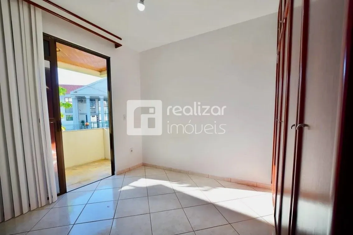 Apartamento de 3 dormitorios con balcón y 100 m² — photo 22