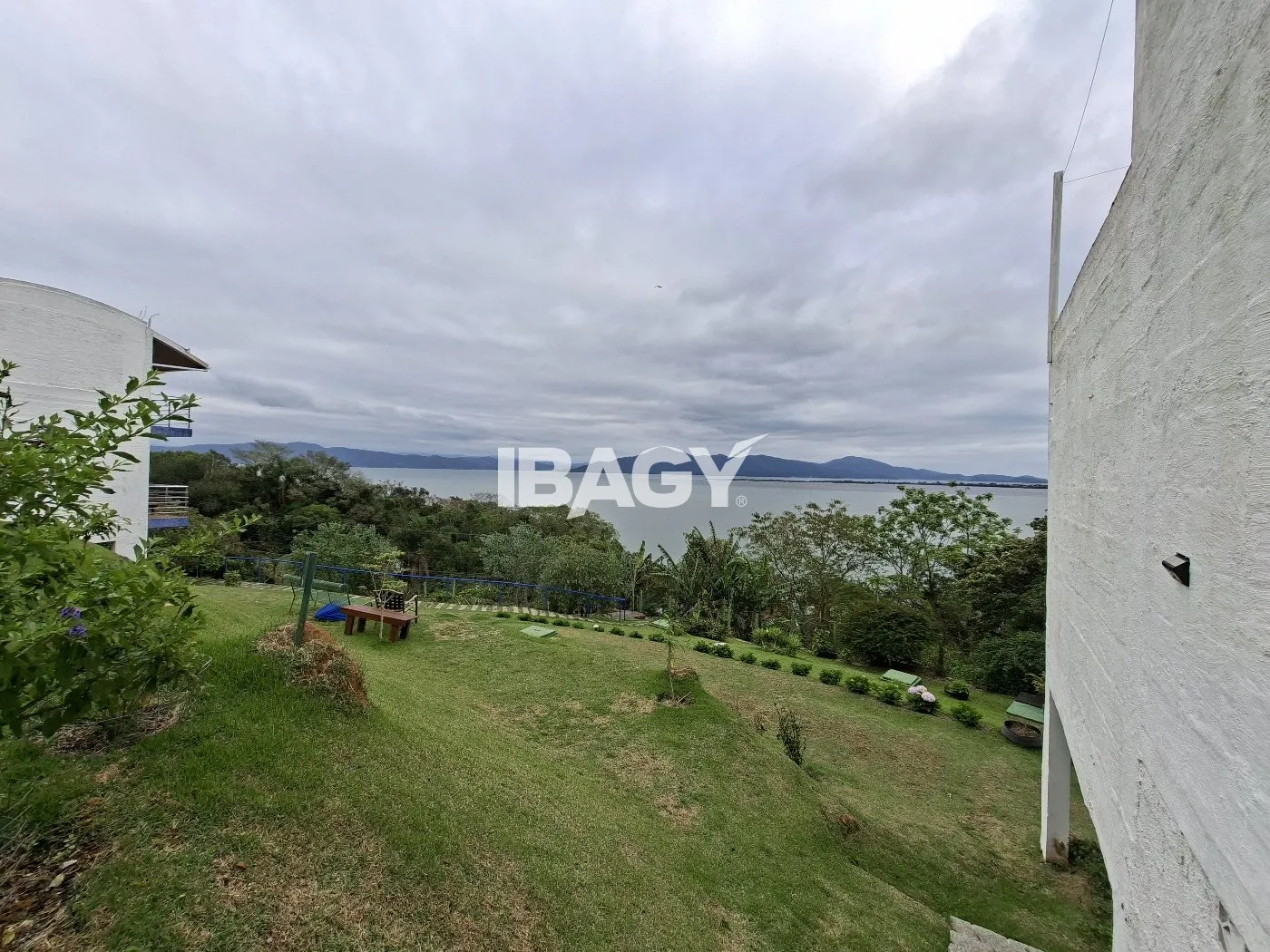 Furnished apartment, 50 m², with floor-to-ceiling windows — photo 22