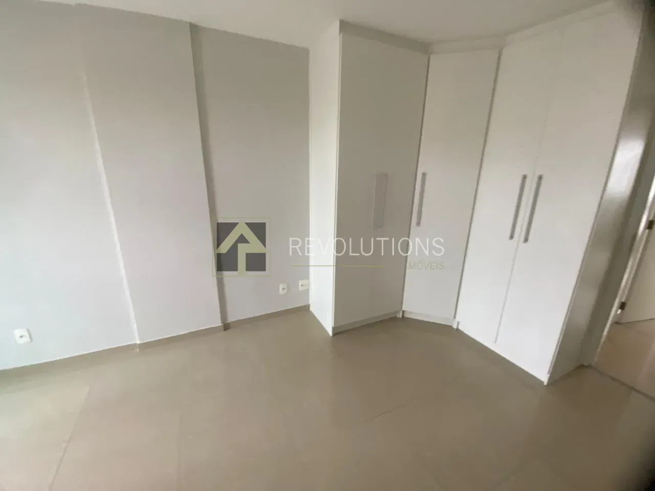 Apartamento de 3 quartos em condomínio com piscina — photo 13