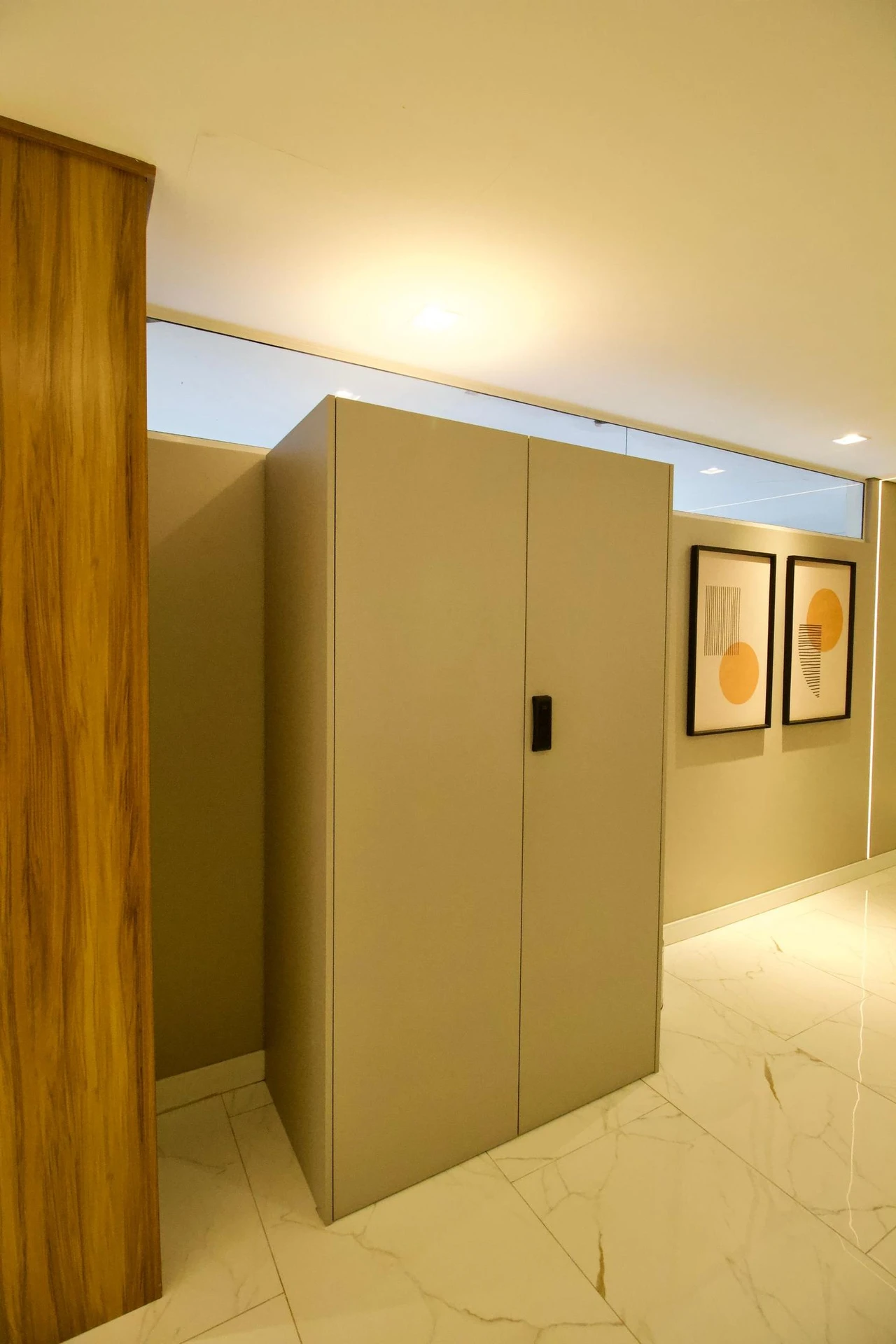 Walk-in closet in a 2-bedroom apartment, 47 m² — photo 24