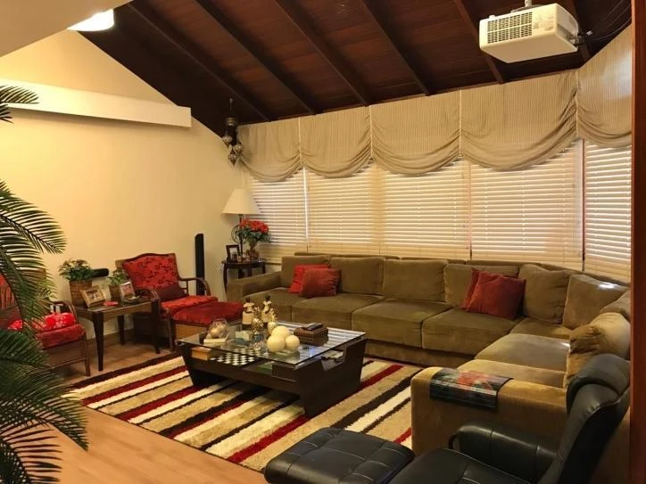 Casa de 290 m² con balcón cerrado con vidrio y bañera — photo 9