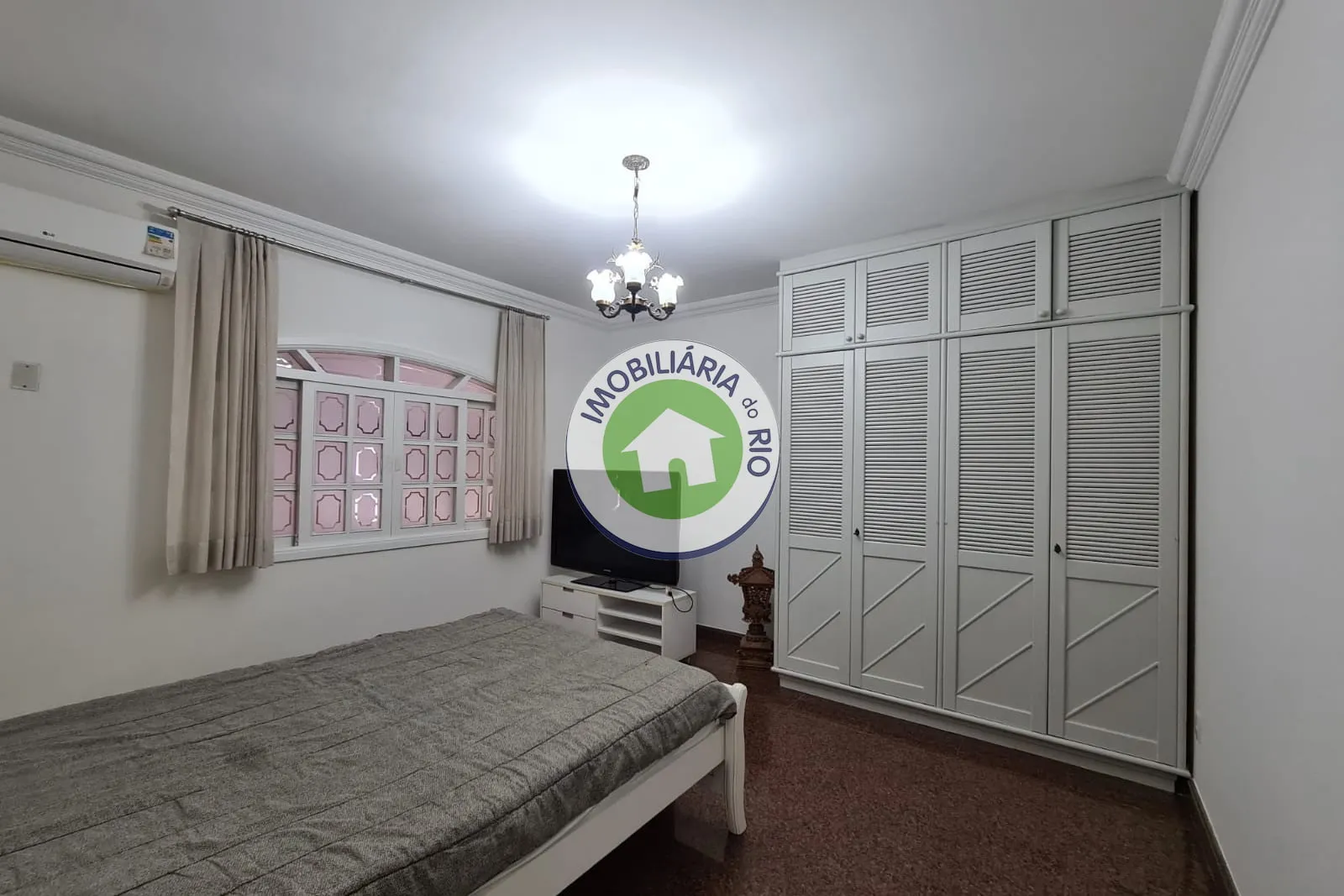 House with 5 bedrooms and 5 bathrooms plus 4 parking spaces — photo 19