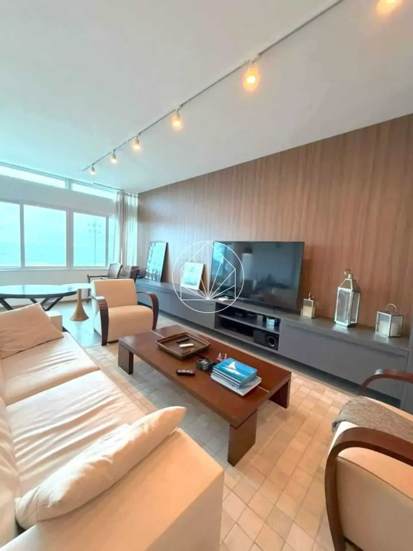 Furnished 160 m² apartment with 3 en-suite bedrooms — photo 9