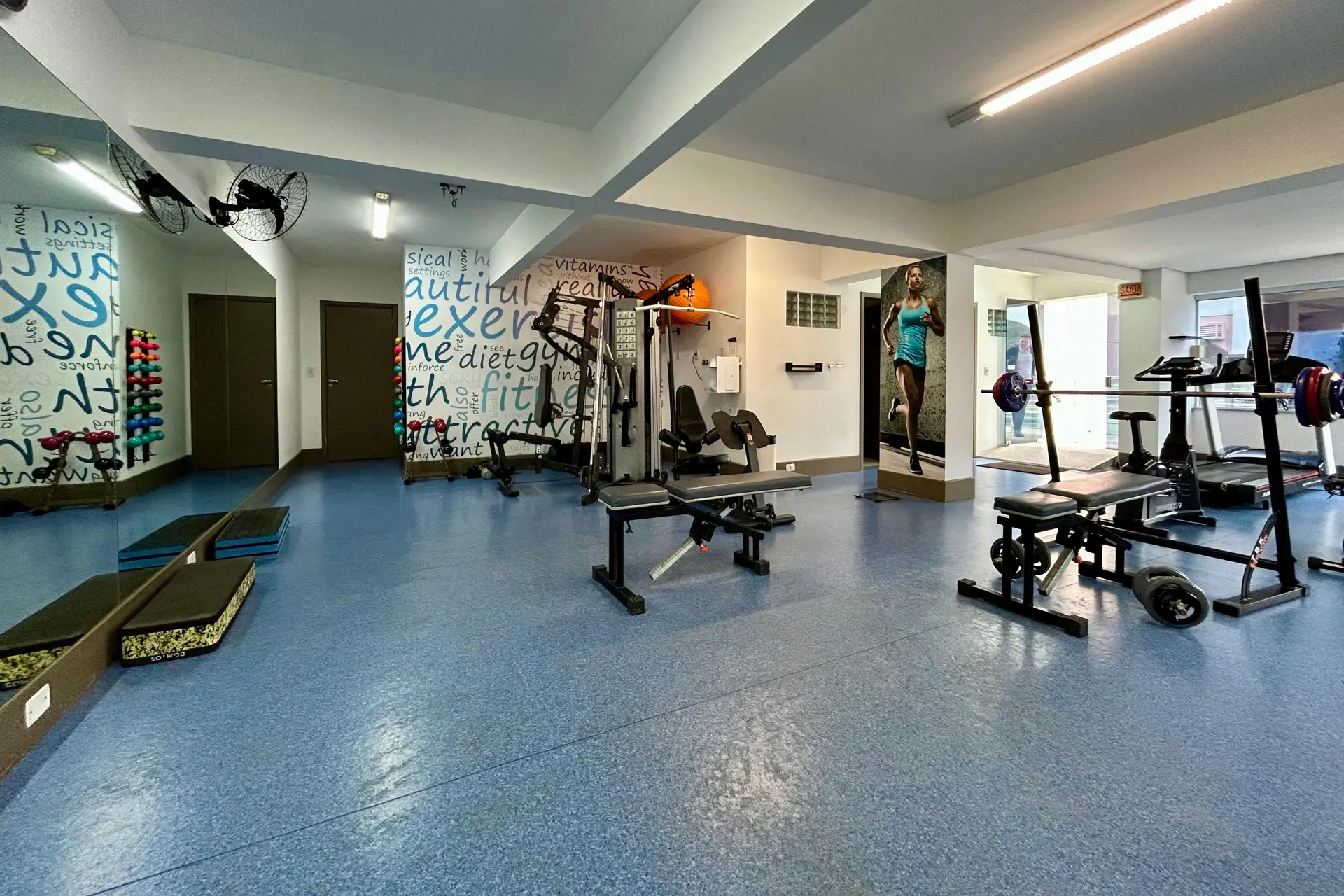 2-bedroom apartment in a building with a gym — photo 18