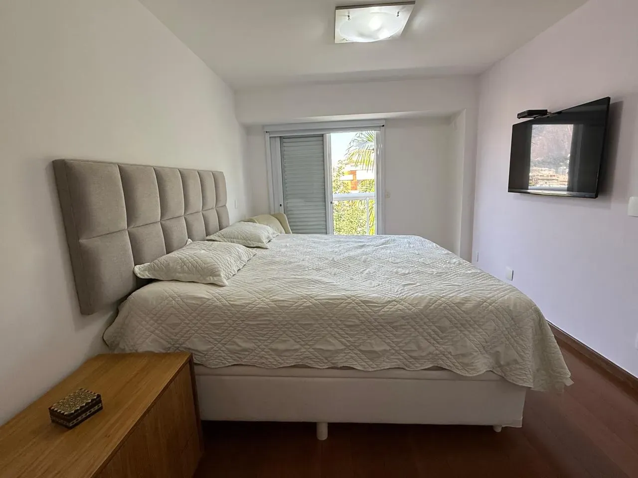 Furnished 470 m² house with 4 en-suite bedrooms and pool — photo 14