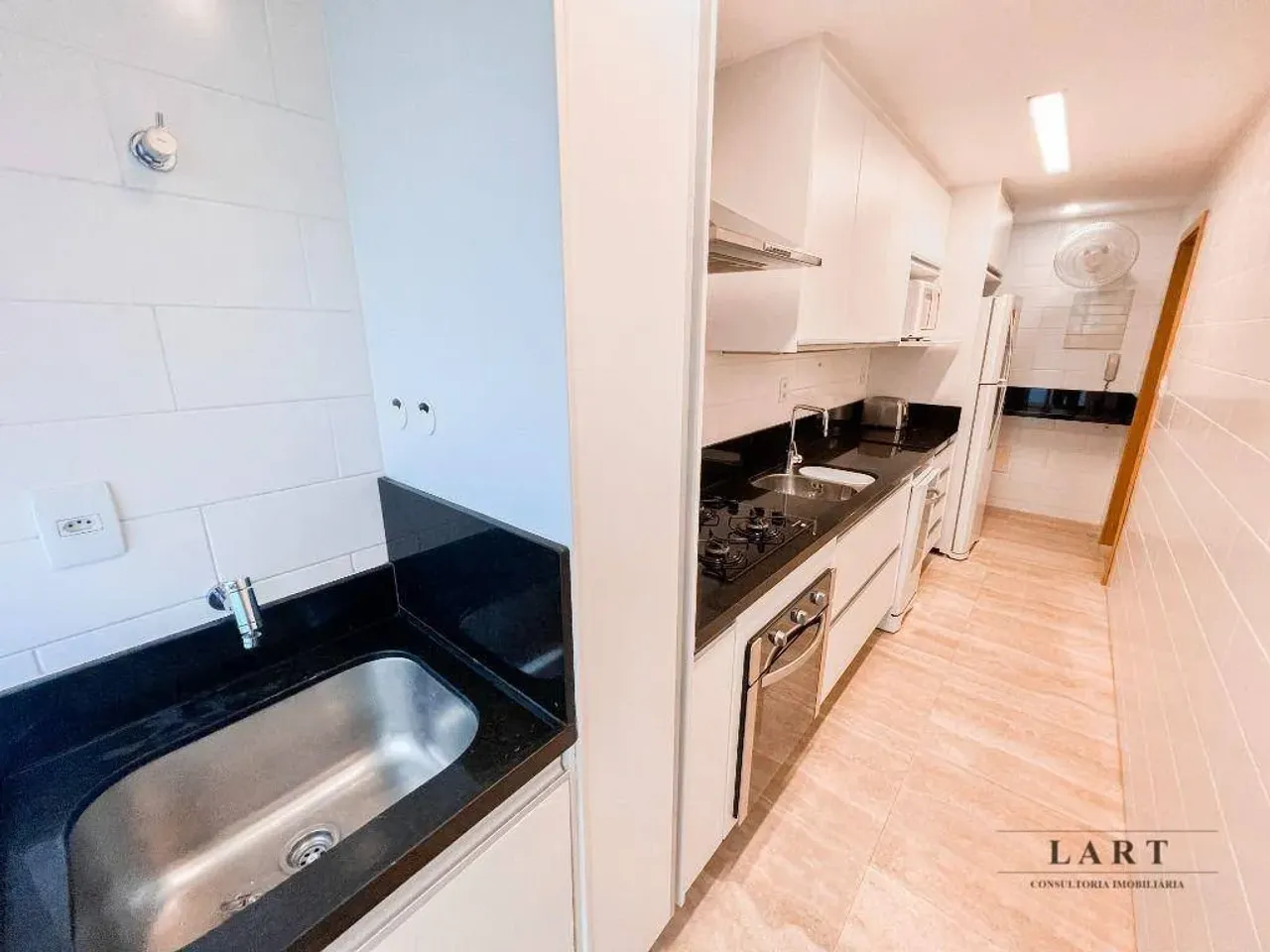 Furnished 2-bedroom apartment with open-plan kitchen — photo 13