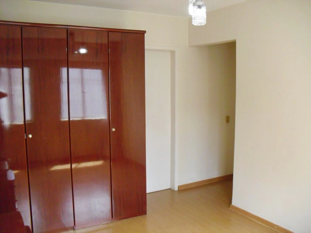 Wood or laminate floors in a 2-bedroom apartment, 122 m² — photo 18