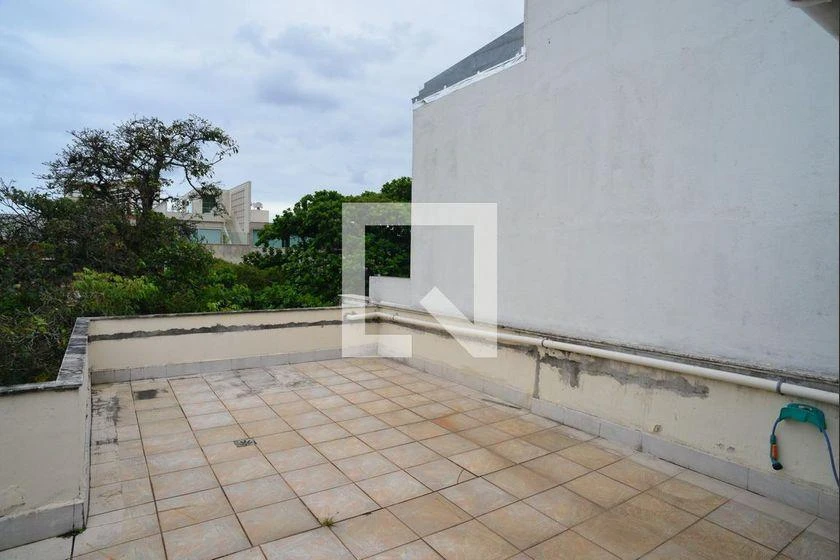 Unfurnished 6-bedroom apartment with 340 m² — photo 10