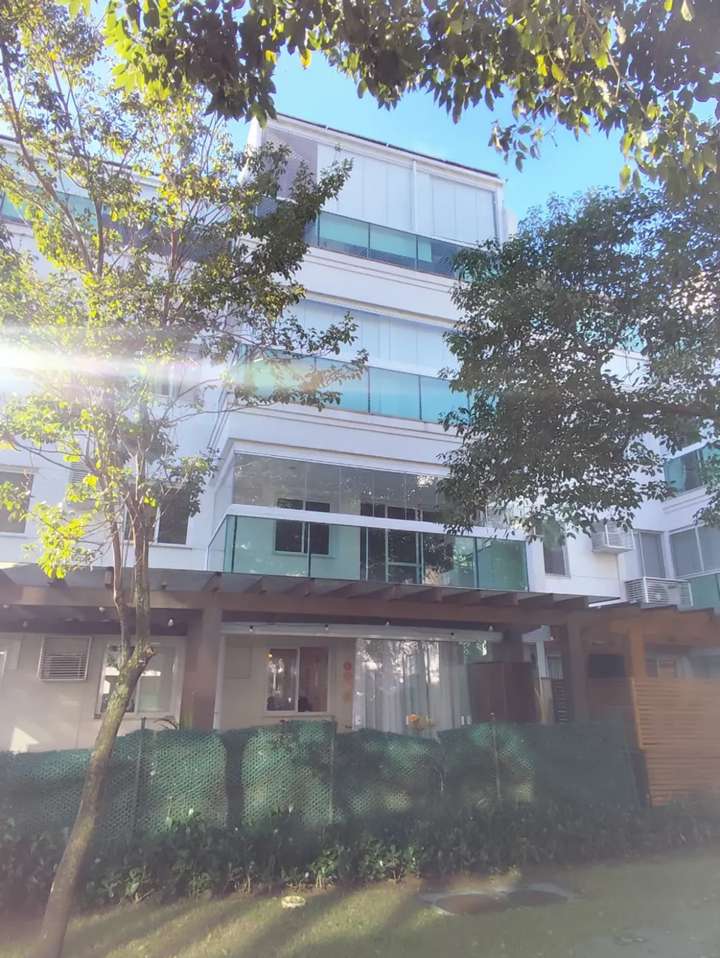 Furnished 2-bedroom apartment with private BBQ — photo 17