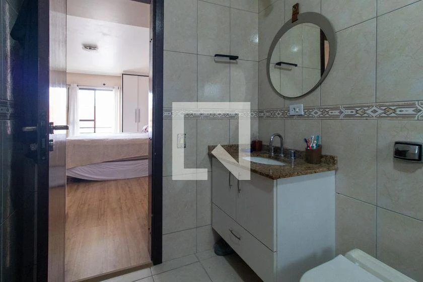 3-bedroom house with a bathtub in Curitiba — photo 28