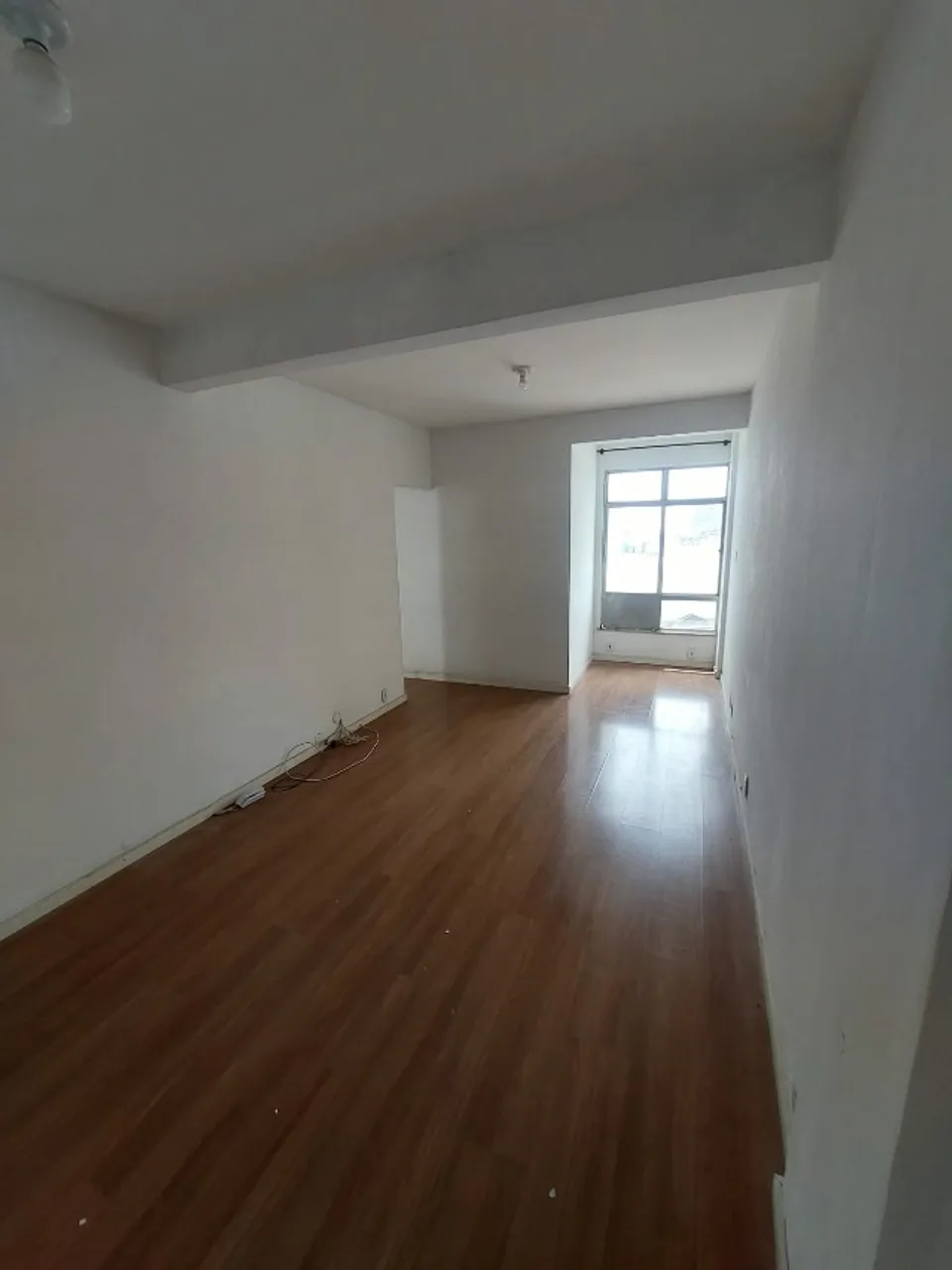Apartamento de 2 quartos com piso de madeira ou laminado — photo 2