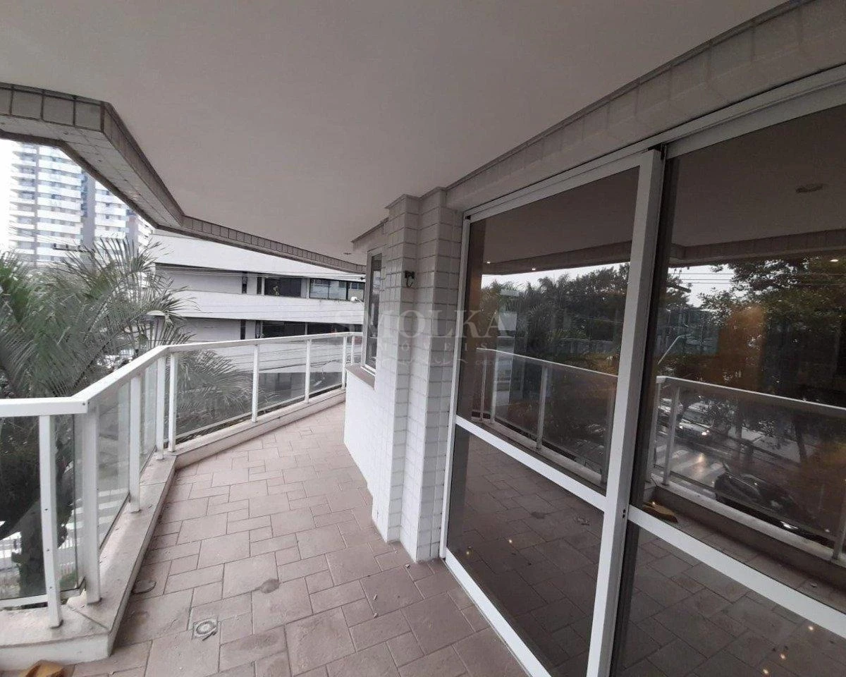 Ванна та 4 спальні: квартира 255 м² — photo 22