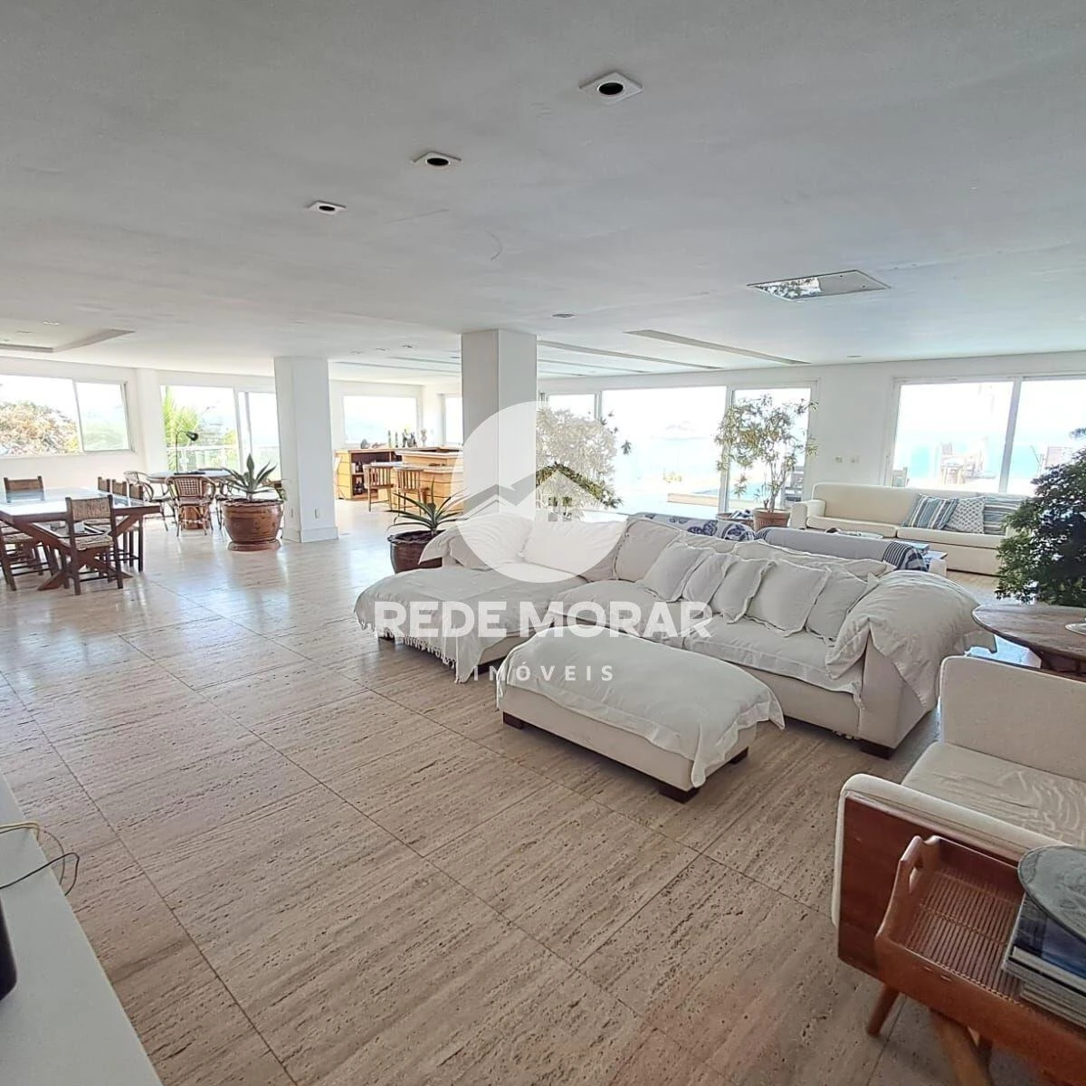 Furnished house, 1450 m², with a water view