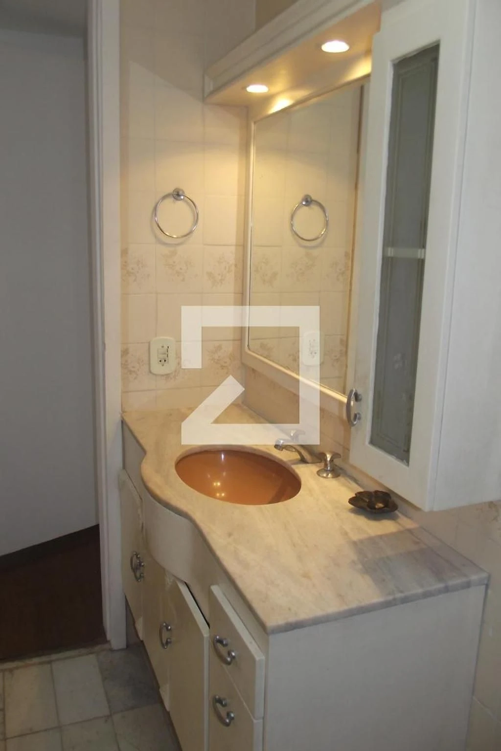 Unfurnished 2-bedroom apartment with a suite bathroom — photo 18