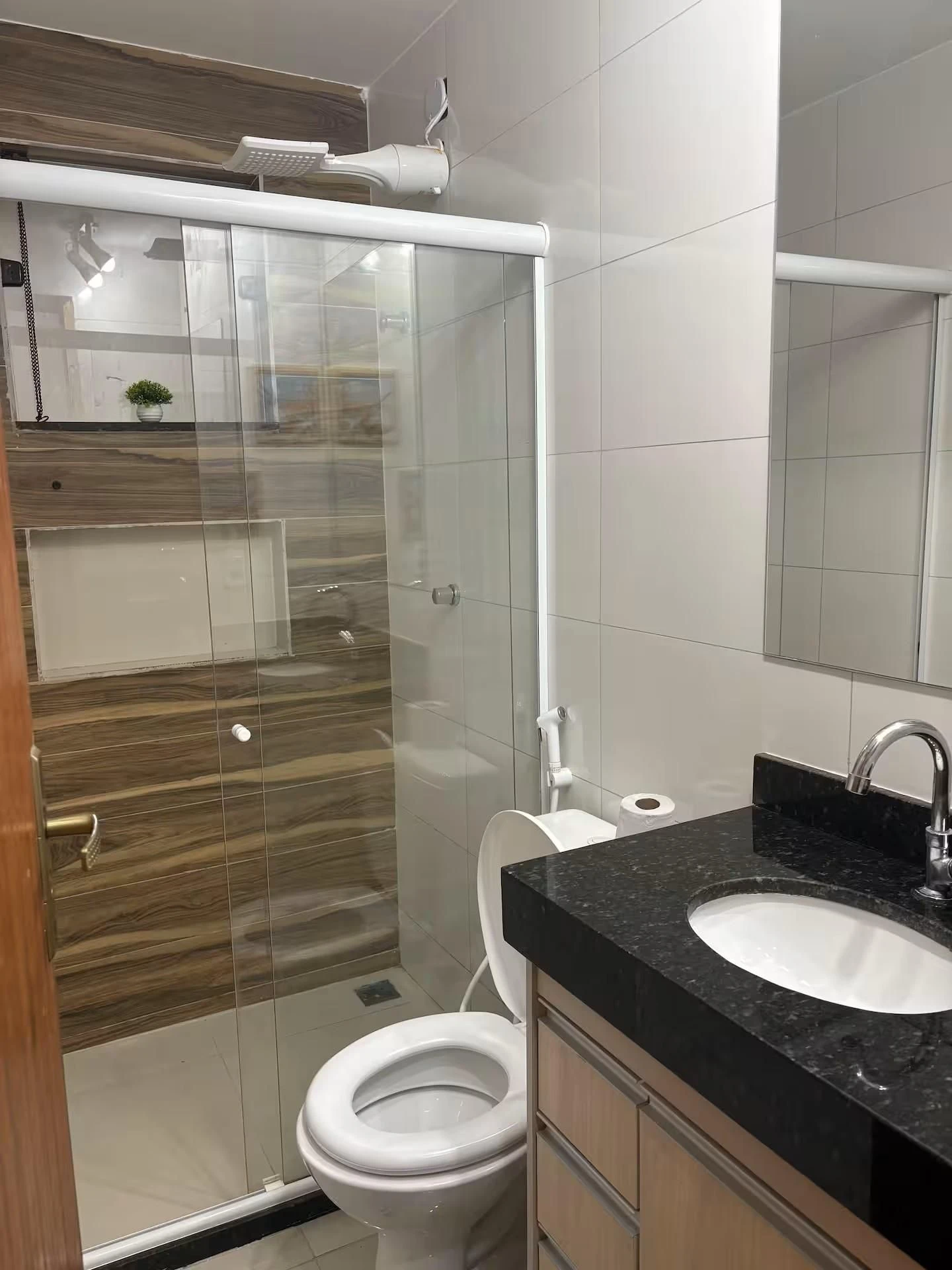 Furnished 1-bedroom apartment with open kitchen — photo 8