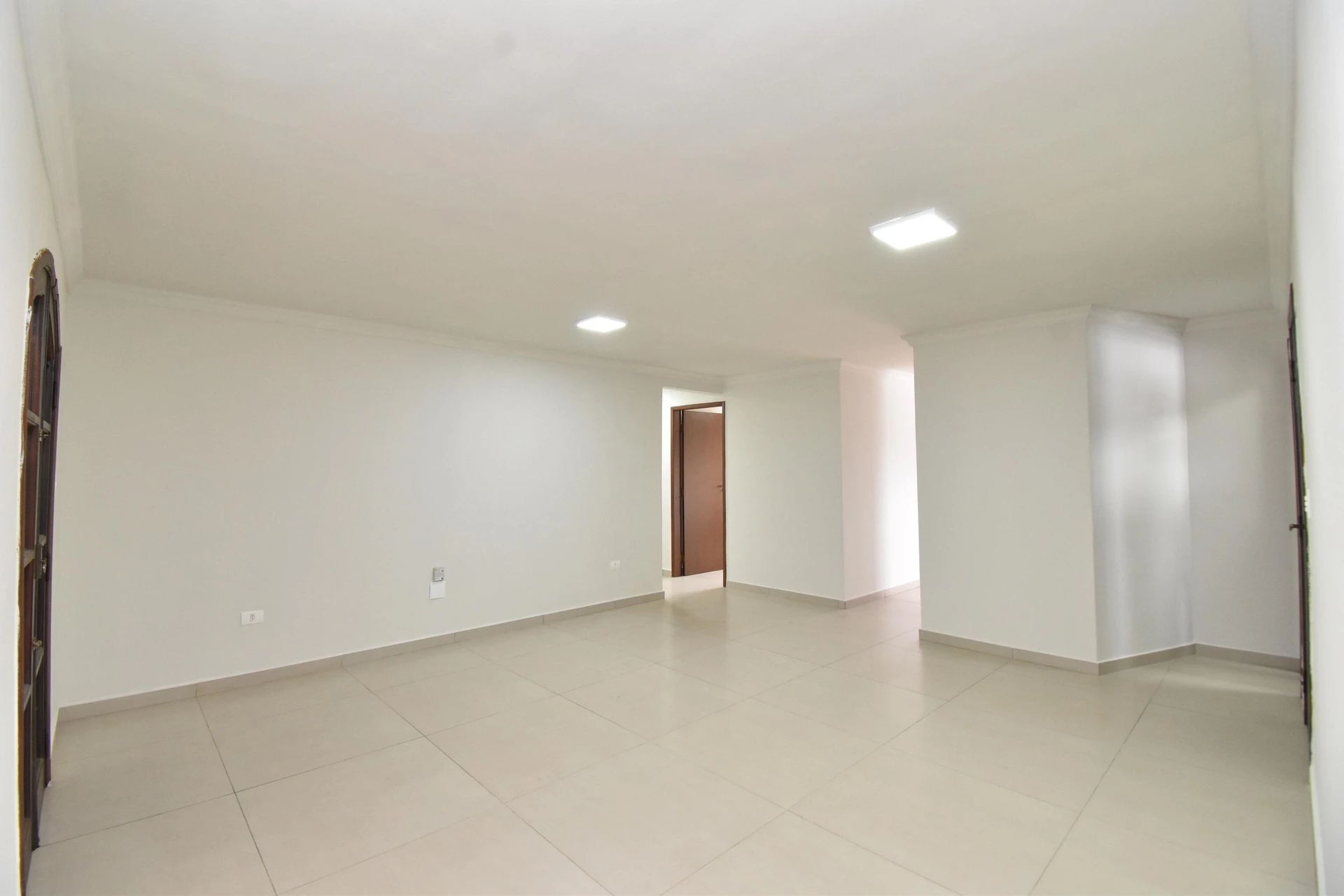 Unfurnished 3-bedroom apartment with 2 bathrooms and 1 parking