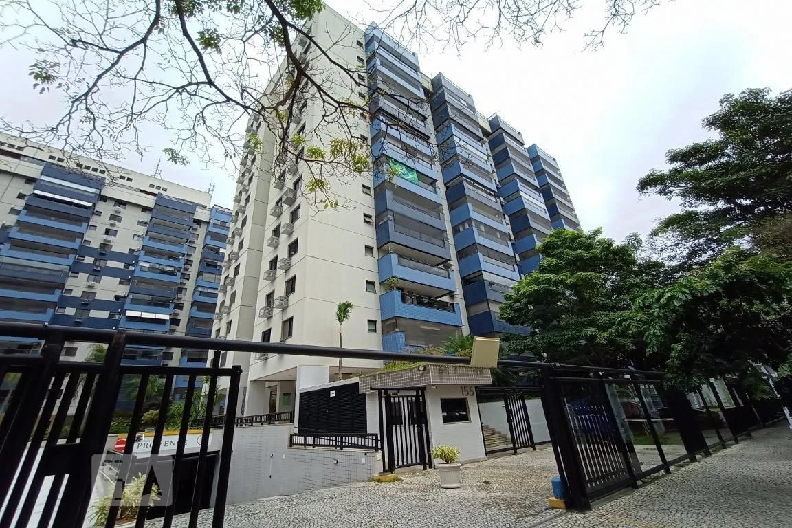 Glass-enclosed balcony in a 3-bedroom apartment, 85 m² — photo 76