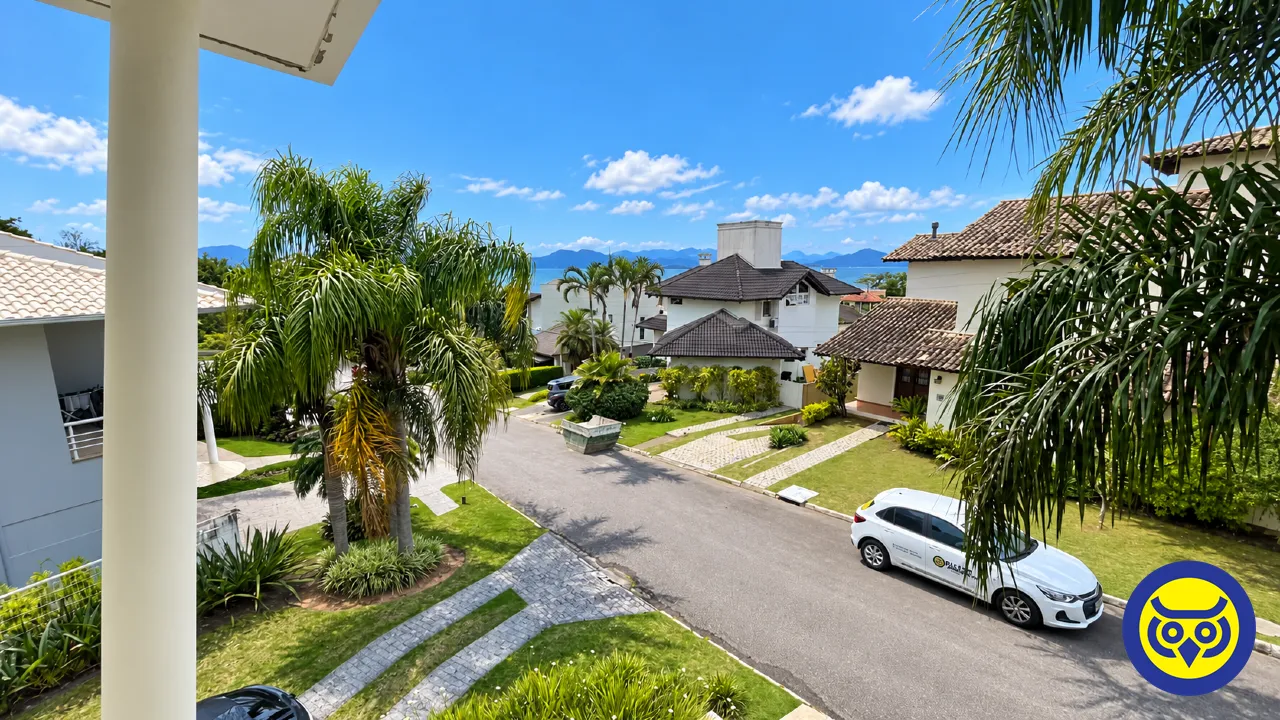 3-bedroom house with a water view — photo 28
