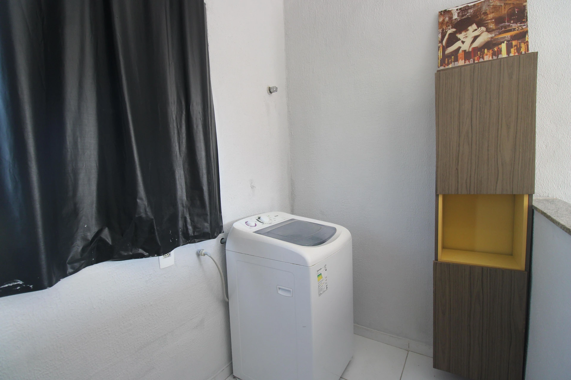 Furnished studio with kitchenette and en-suite — photo 14