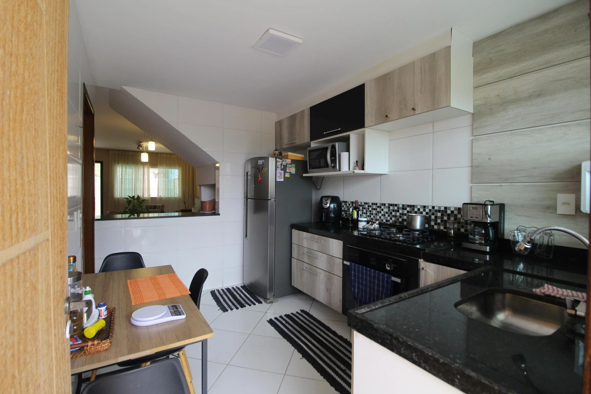 Rental apartment with 3 en-suite bedrooms and balcony — photo 17