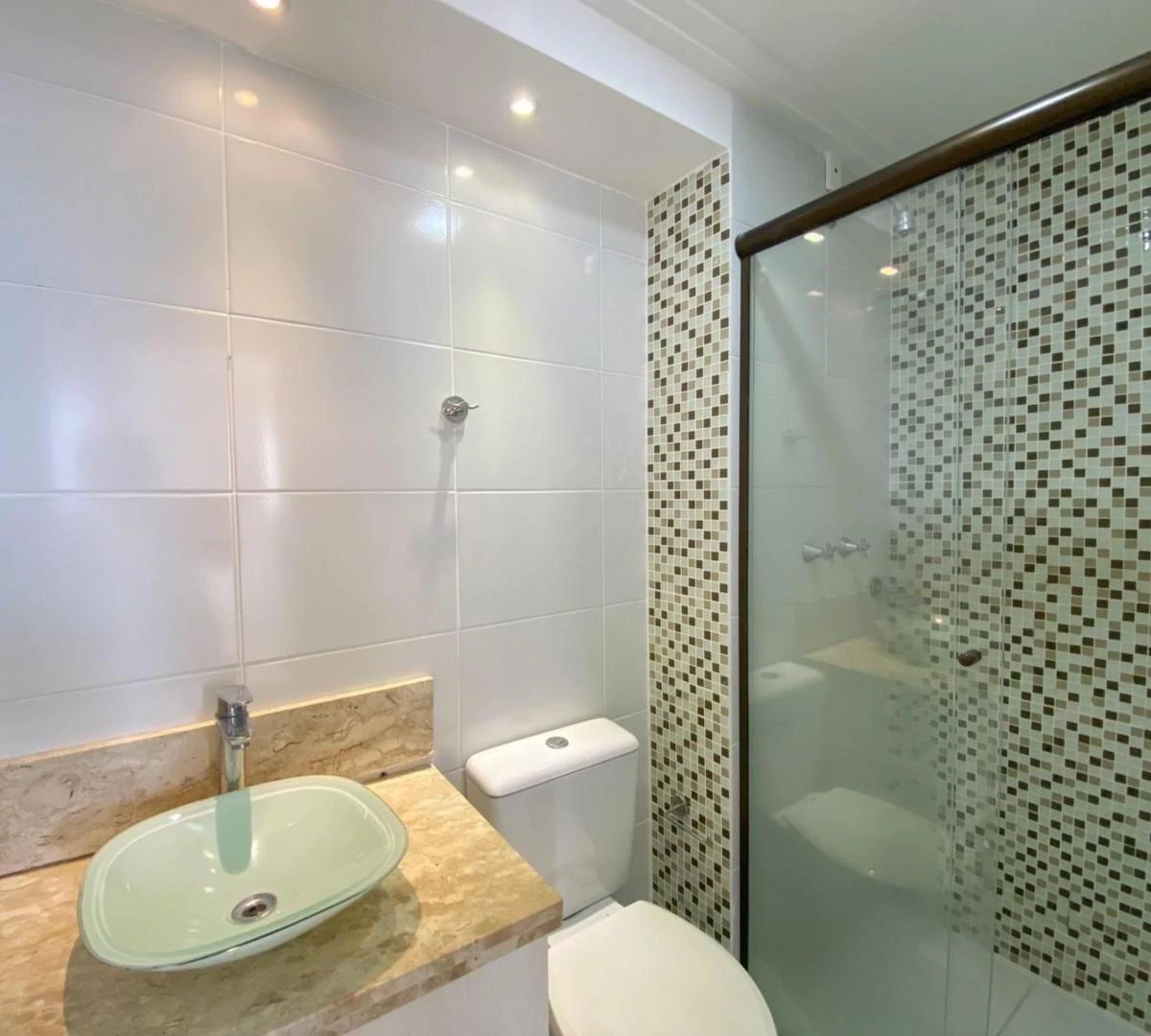 Квартира 56 м² із заскленим балконом та робочим місцем — photo 10