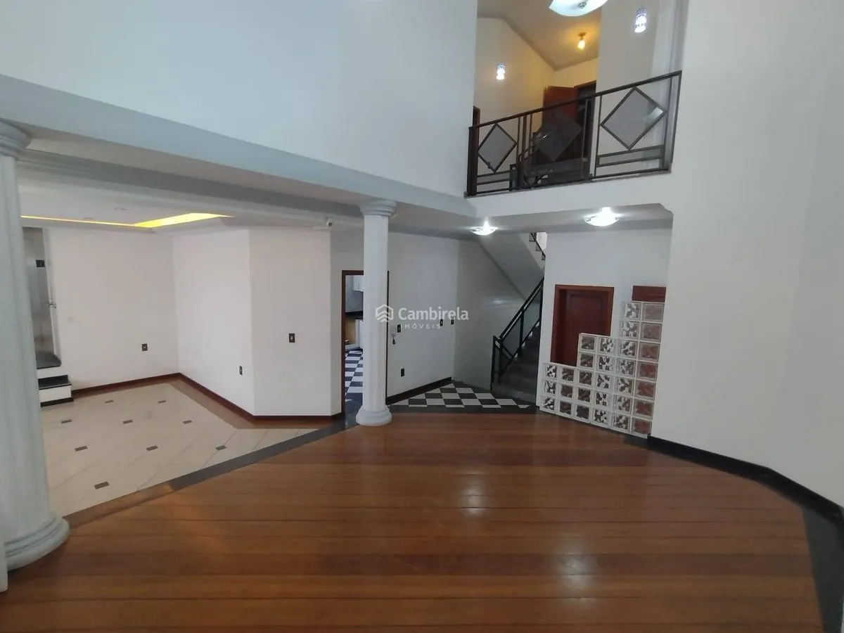 House with 4 bedrooms and 311 m² with 2 en-suites — photo 11