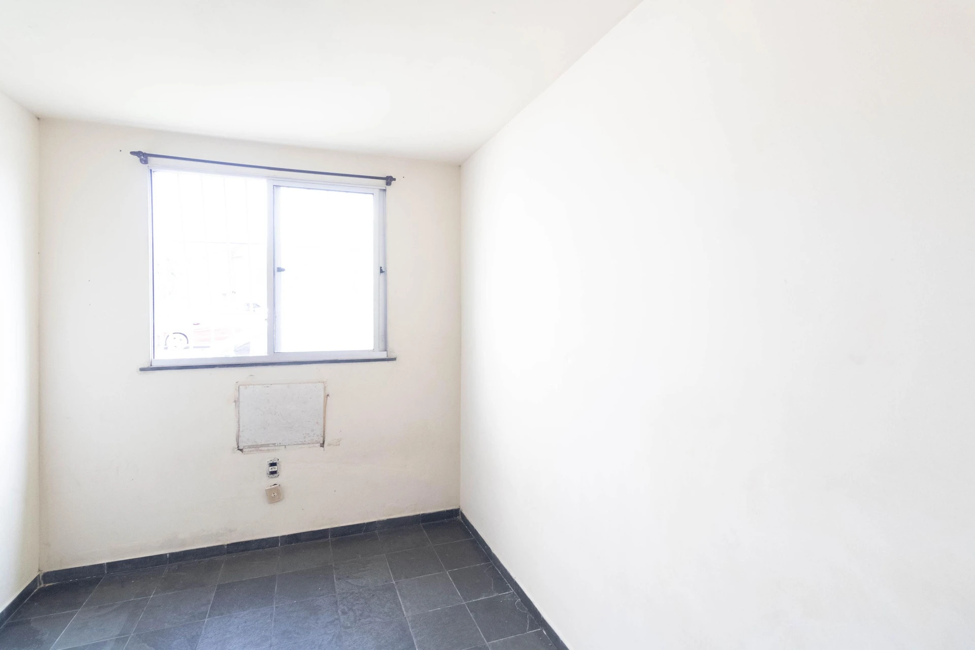2-bedroom apartment in a building with a gym — photo 21