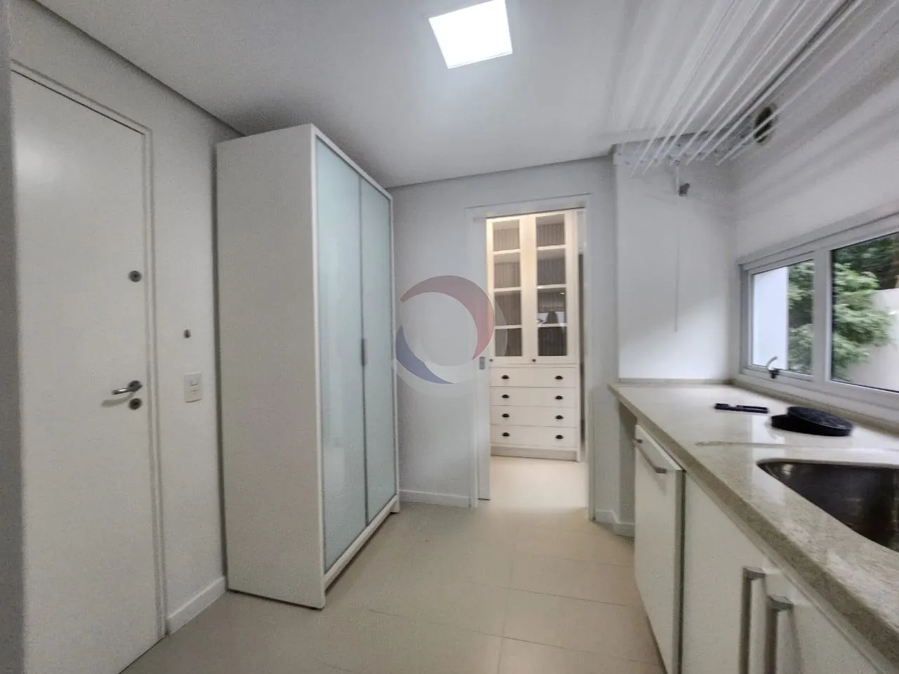 Furnished apartment, 237 m², with floor-to-ceiling windows — photo 35
