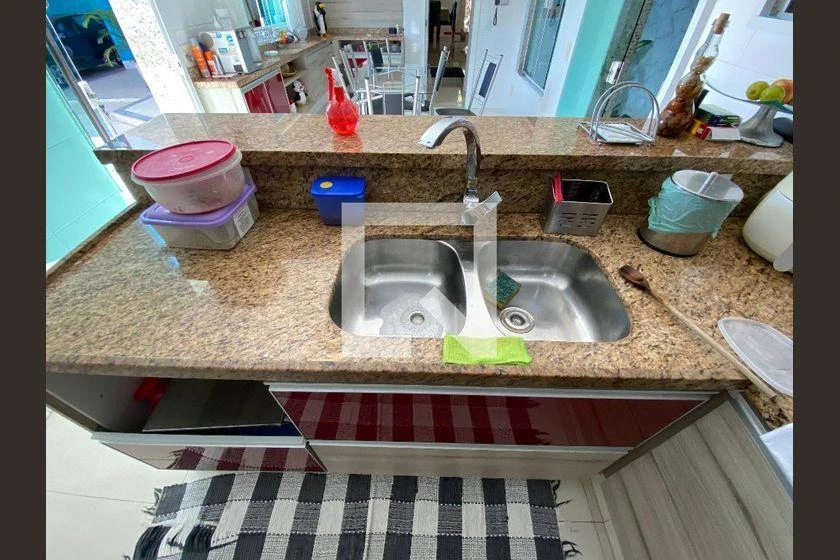 Unfurnished 4-bedroom house with 1000 m² and parking — photo 7