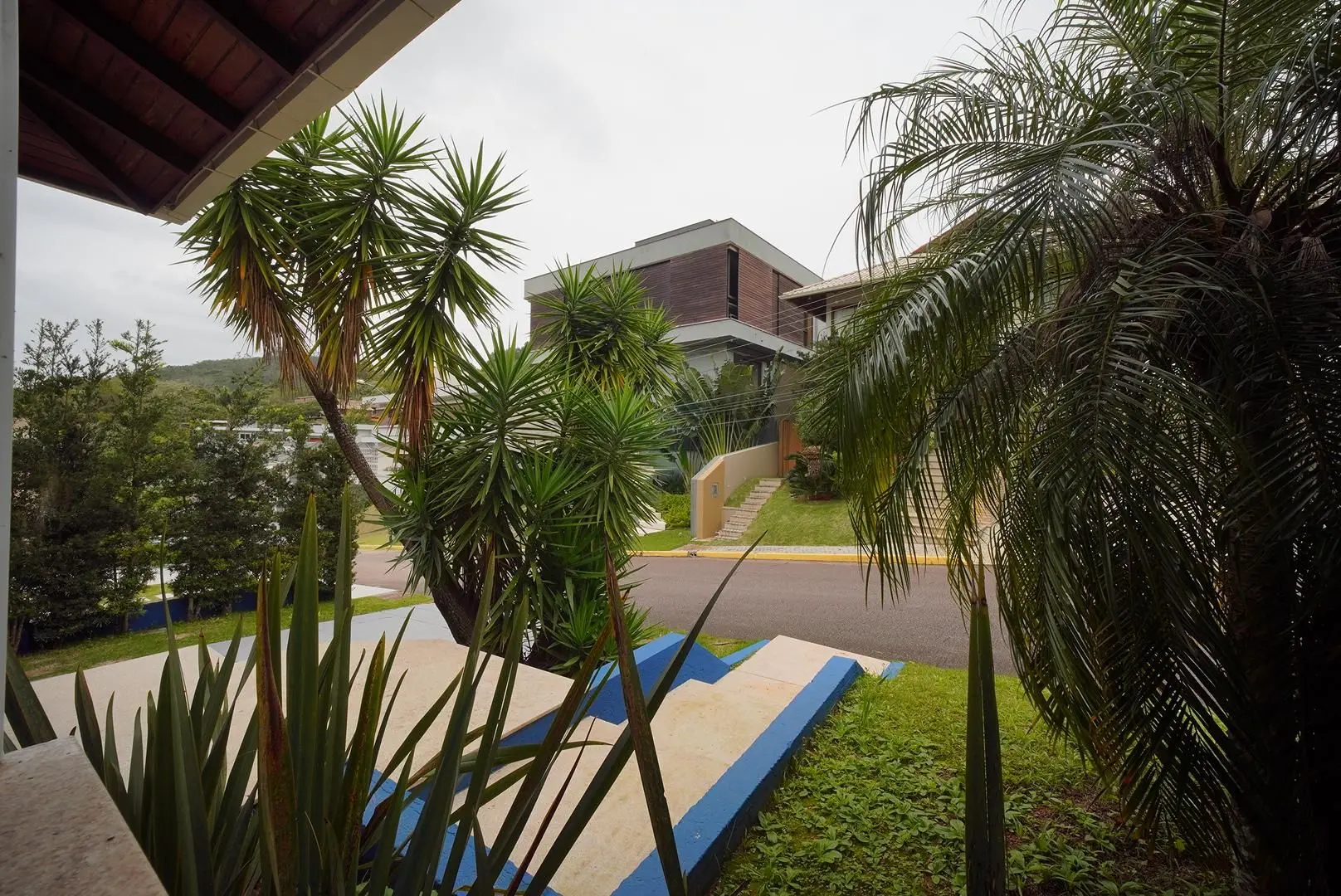 4-bedroom house with a mountain view in Florianópolis — photo 35