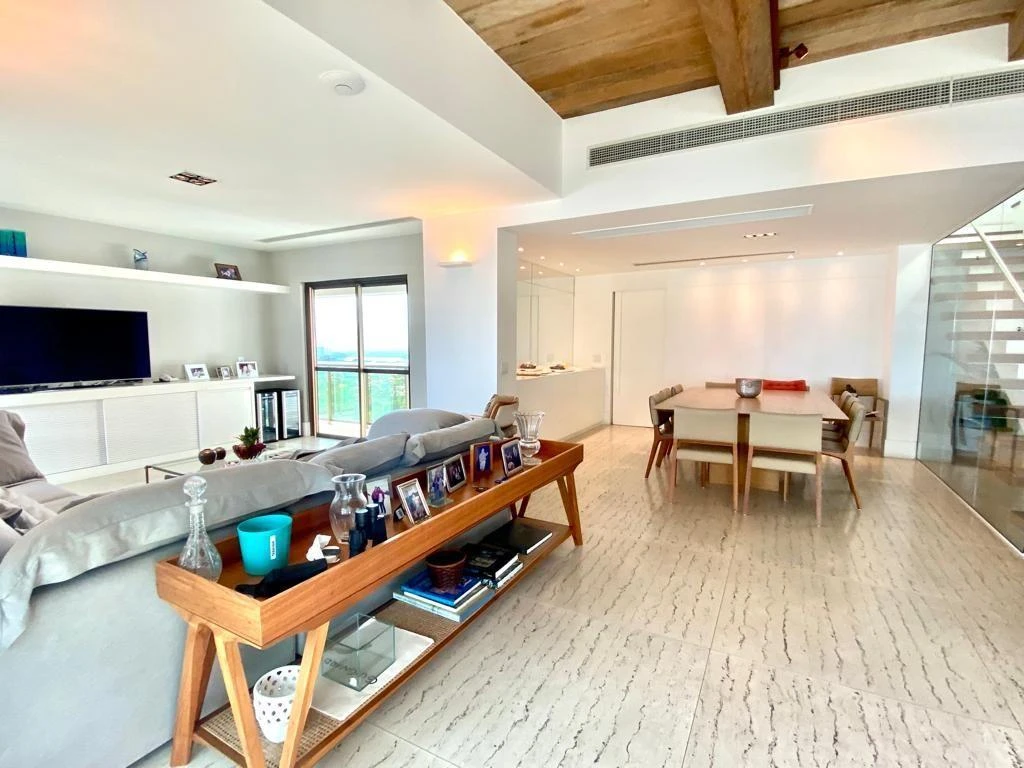 Furnished penthouse with balcony and open-plan kitchen — photo 3