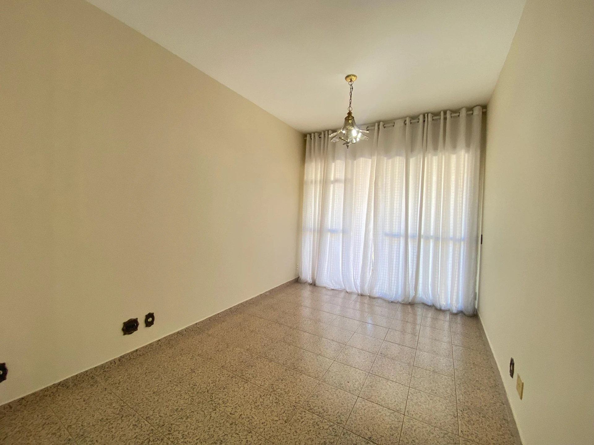 Орендна квартира з 3 спальнями та балконом — photo 48