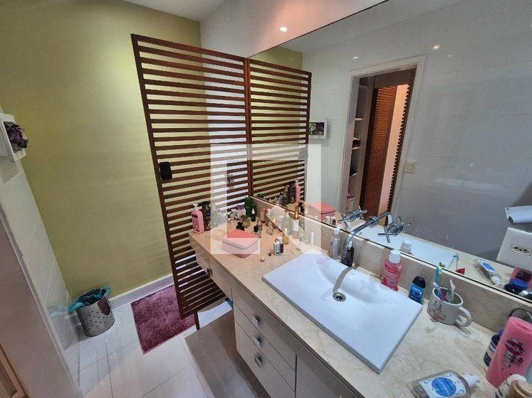 Furnished apartment, 325 m², with a home office — photo 24