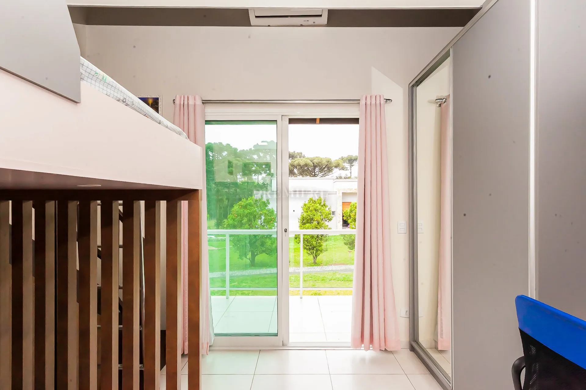 House with 4 bedrooms, 1 en-suite, 4 bathrooms — photo 20