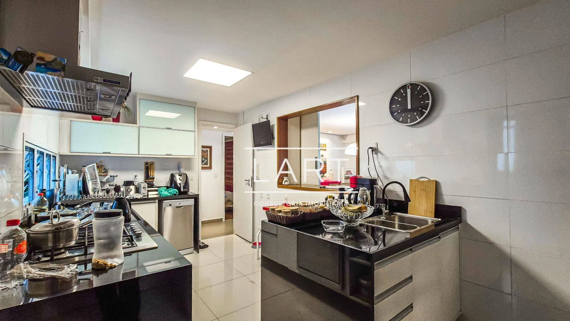 3-bedroom apartment with 240 m² and 3 parking spaces — photo 27