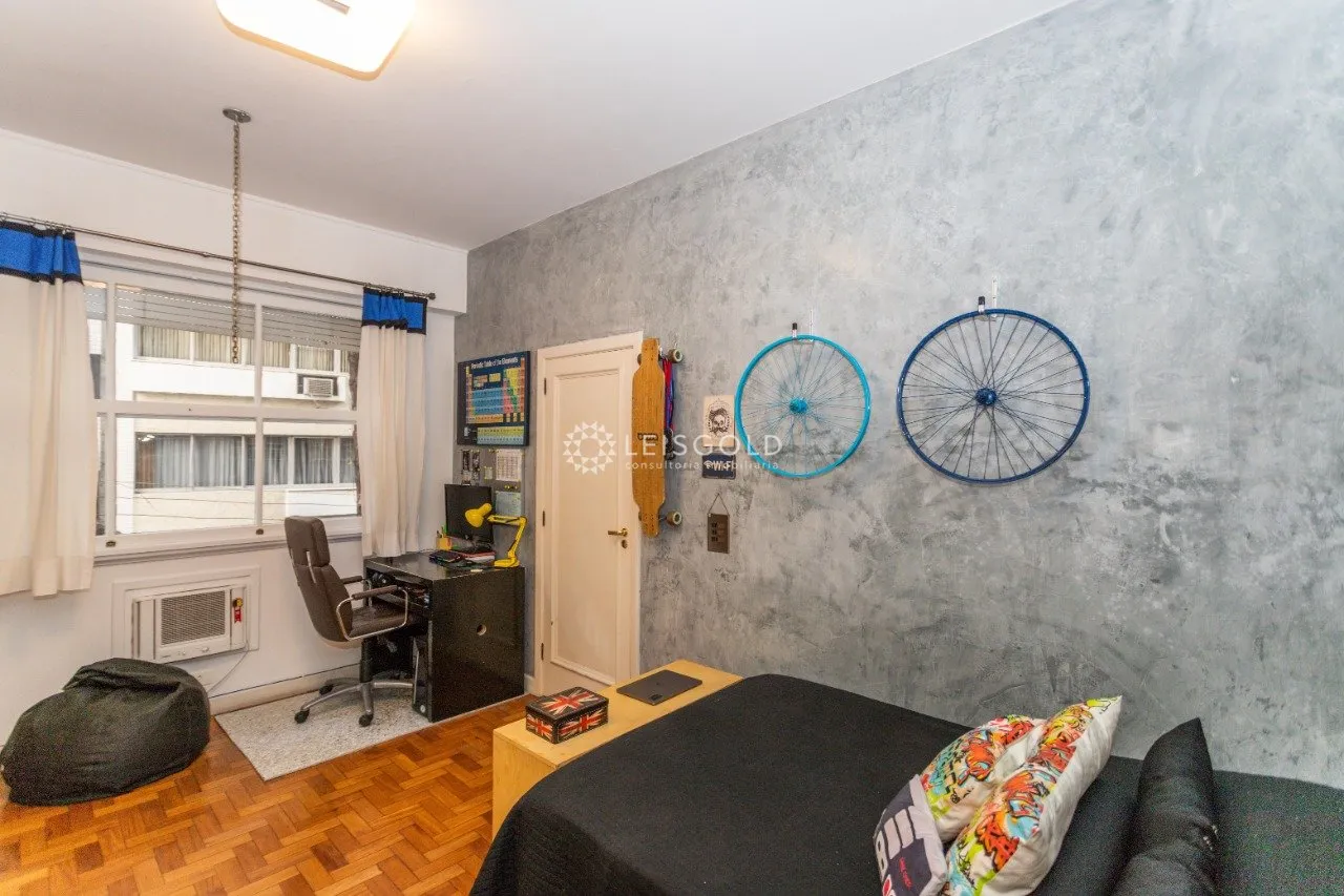 Home office in a 4-bedroom apartment, 220 m² — photo 5