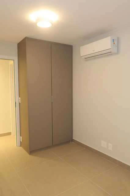 Apartment with 2 bedrooms and an open-plan kitchen — photo 22