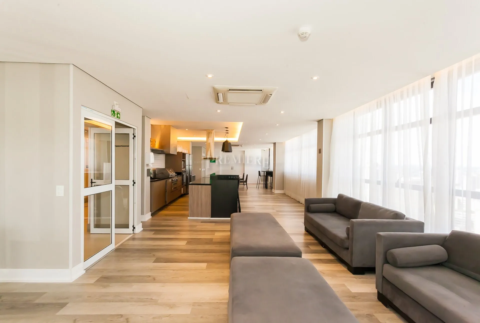 Furnished 85 m² apartment with 1-bedroom suite — photo 33